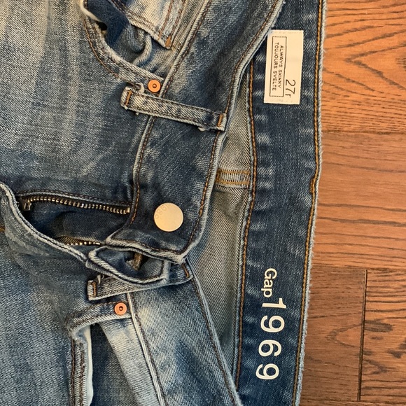 Women’s GAP 27R distressed Always skinny jeans - Picture 2 of 3